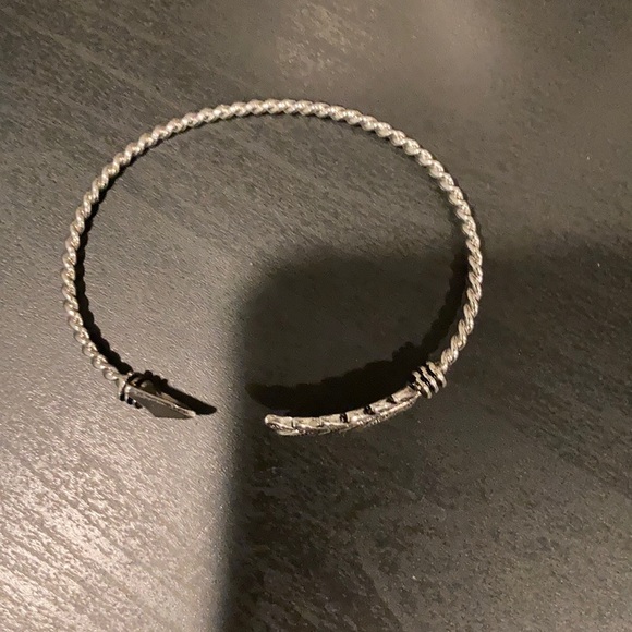 Arrow Cuff - Picture 2 of 2